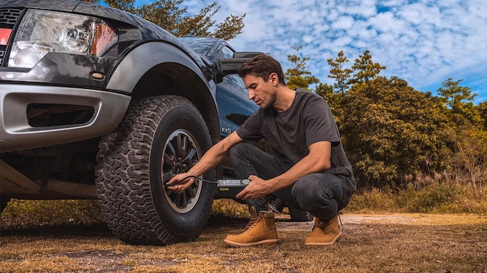 Fanttik portable tire inflator